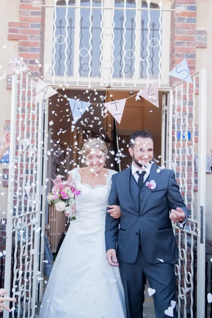 Photographe mariage essonne sortie confettis