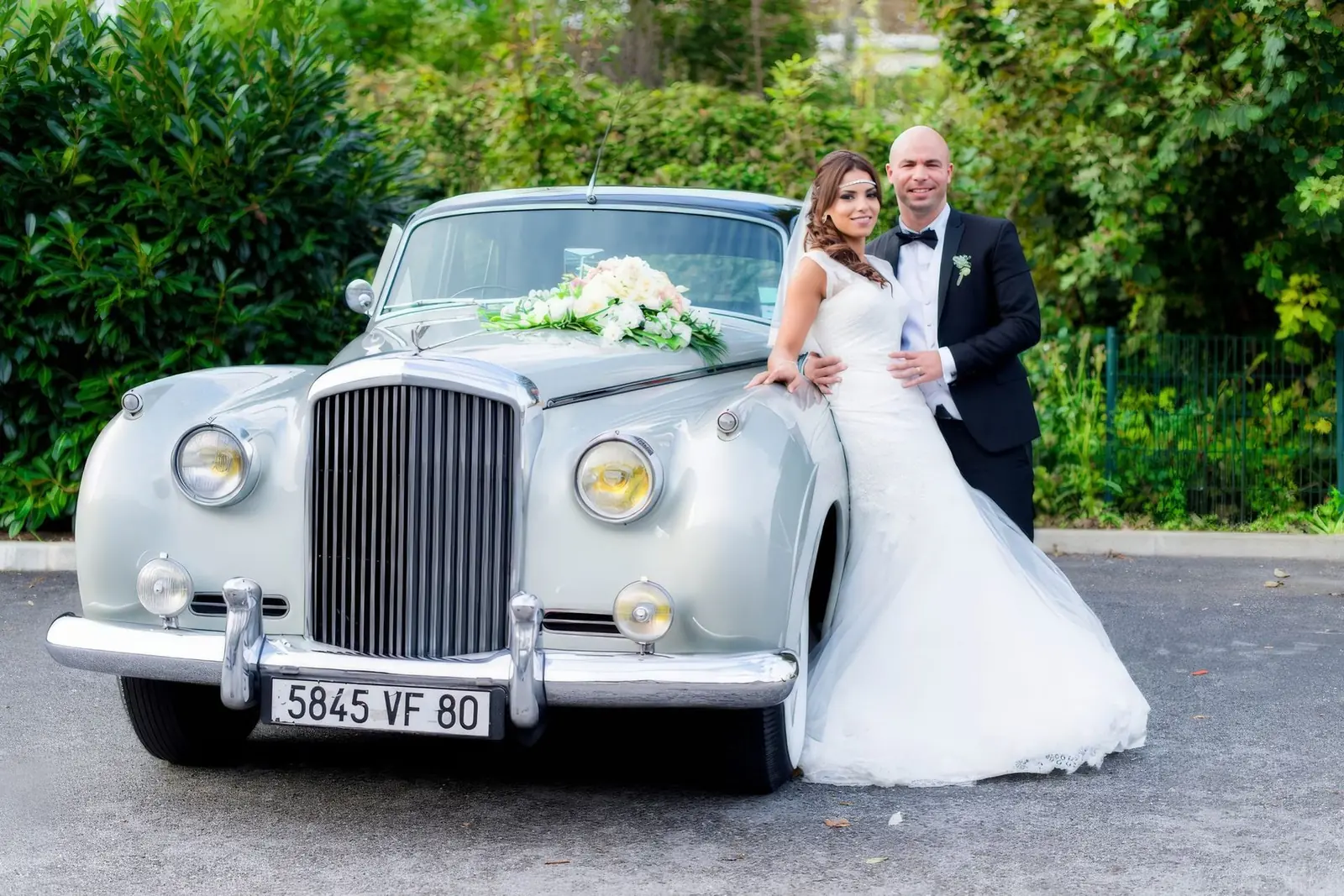 Photographe mariage hauts de seine couple voiture collection