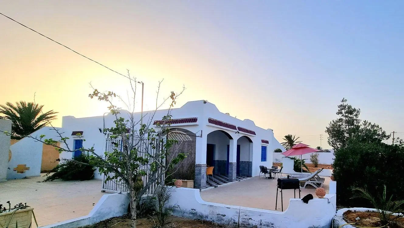 Location villa milka djerba coucher soleil terrasse sans vis a vis villa calme