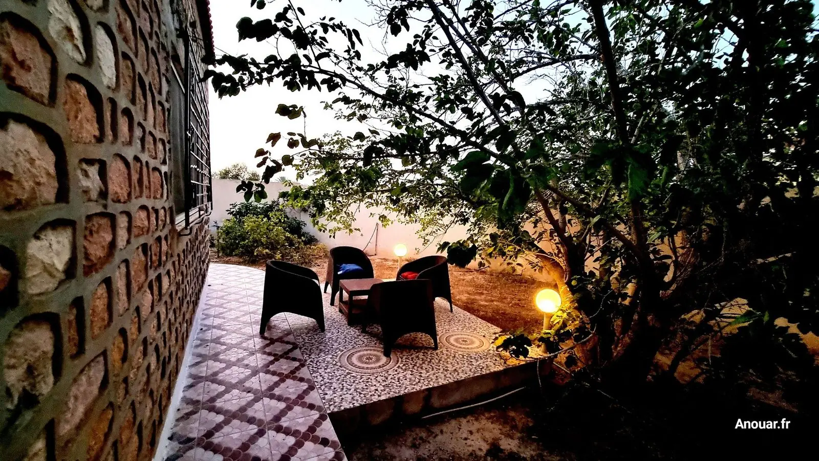 Location villa djerba piscine jacuzzi jardin salon de jardin soir sans vis a vis