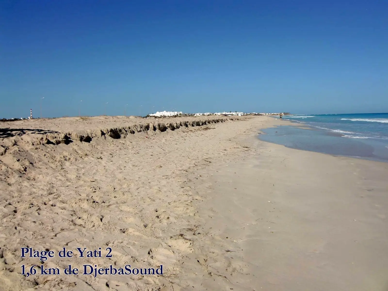 Location villa djerba piscine jacuzzi activite sable plage yeti 2 proche tezdaine