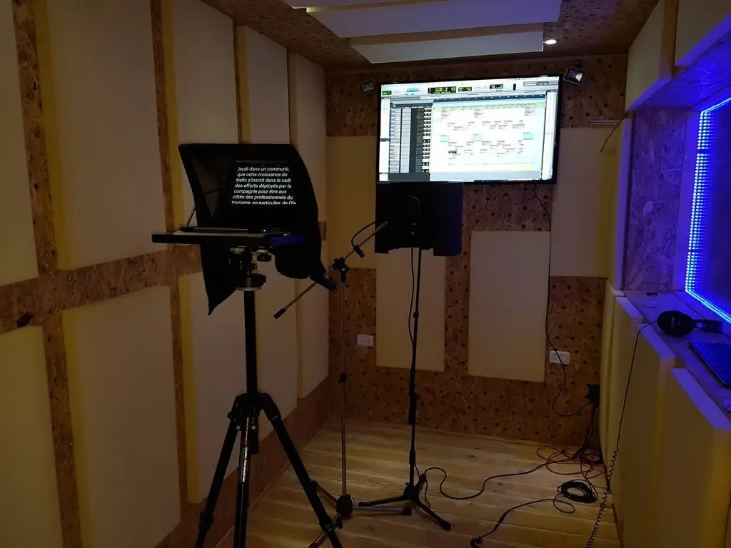 Cabine voix off prompteur studio enregistrement tunisie