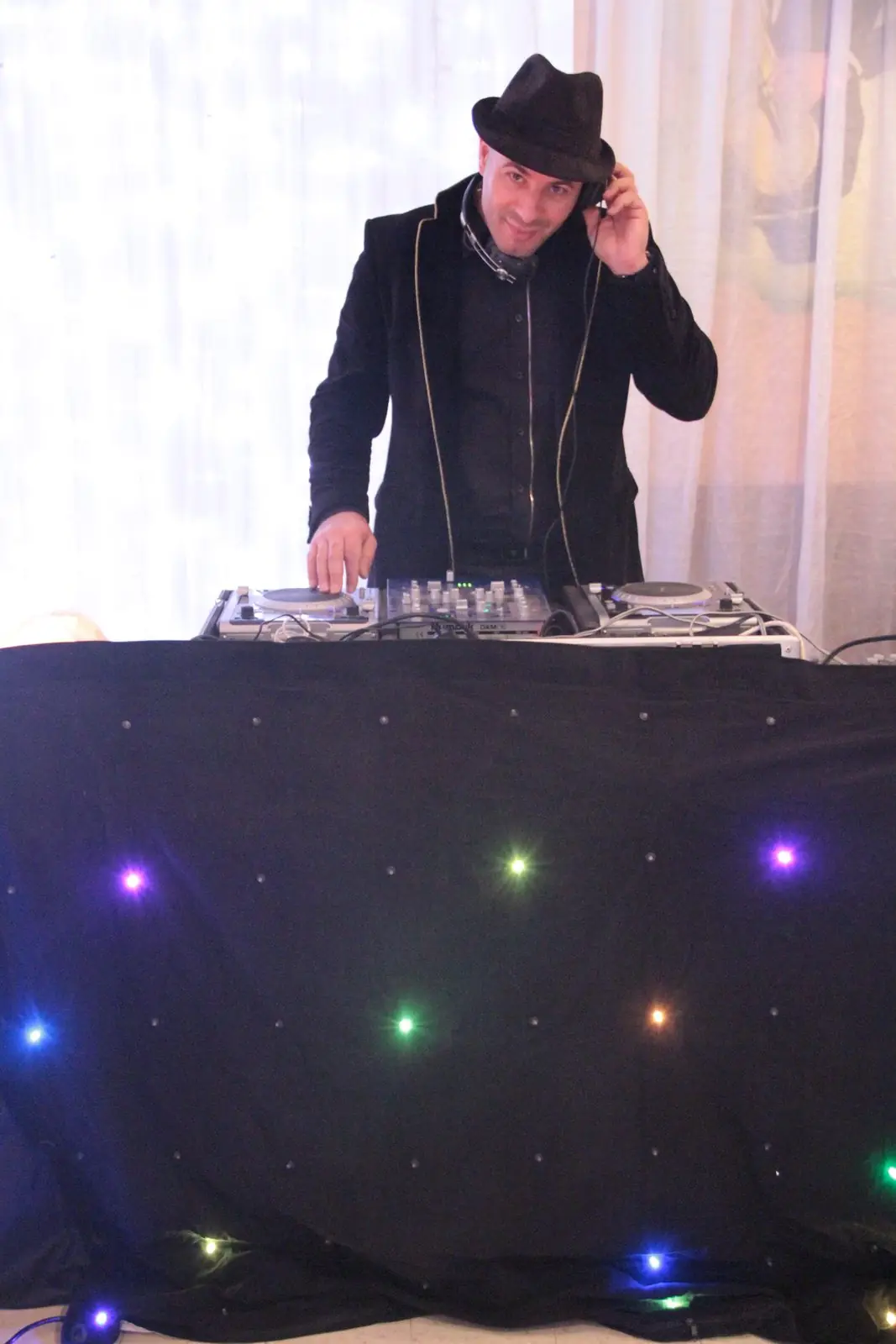 Location dj cabine rideau led