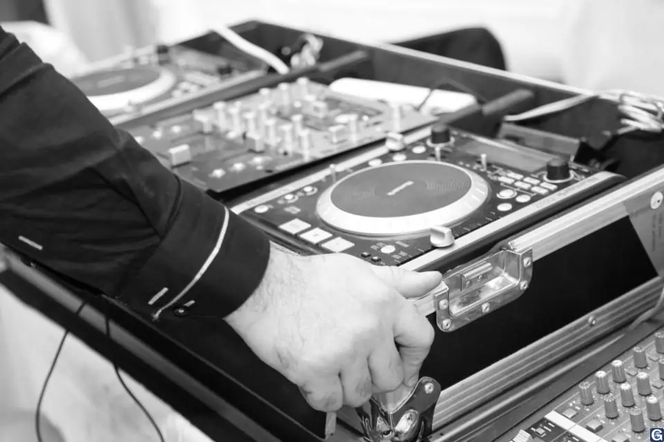 Location dj platine numark noir et blanc